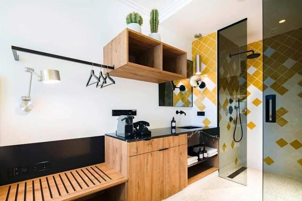 Room, The Highlander, Amsterdam