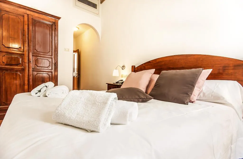 DOUBLE WITH VIEWS Room, Costantini, Florence