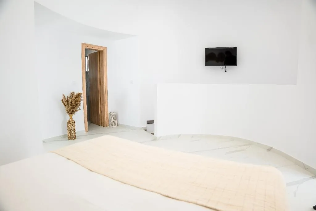 SUITE TWO BEDROOMS TWO BATHROOMS Room, Kýma Perissa, Santorini