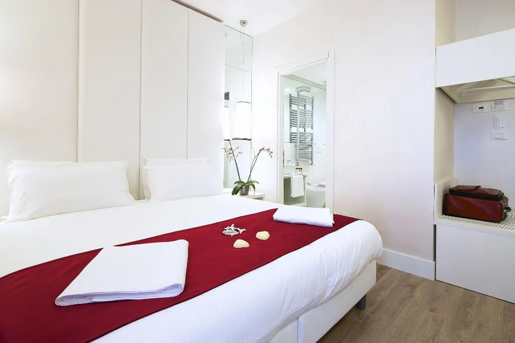Room, Tullia And Prisca Relais Guest House, Naples