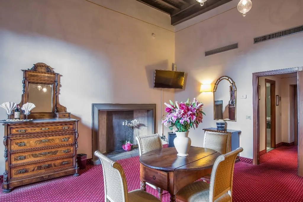 SUITE CAPACITY 3 Room, Paris, Florence