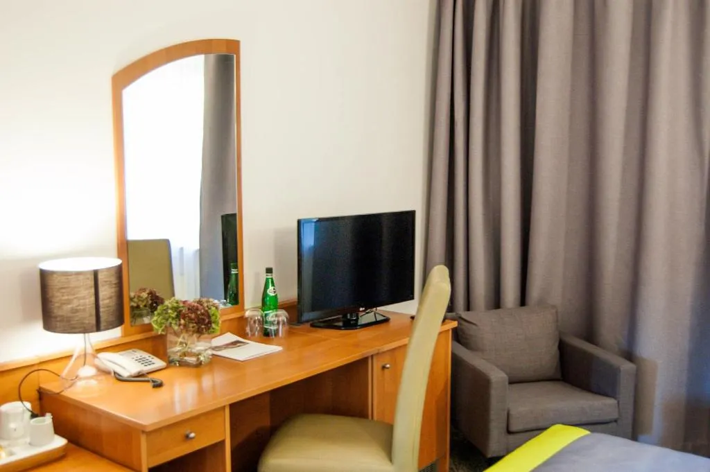 Room, Dwor w Tomaszowicach, Krakow