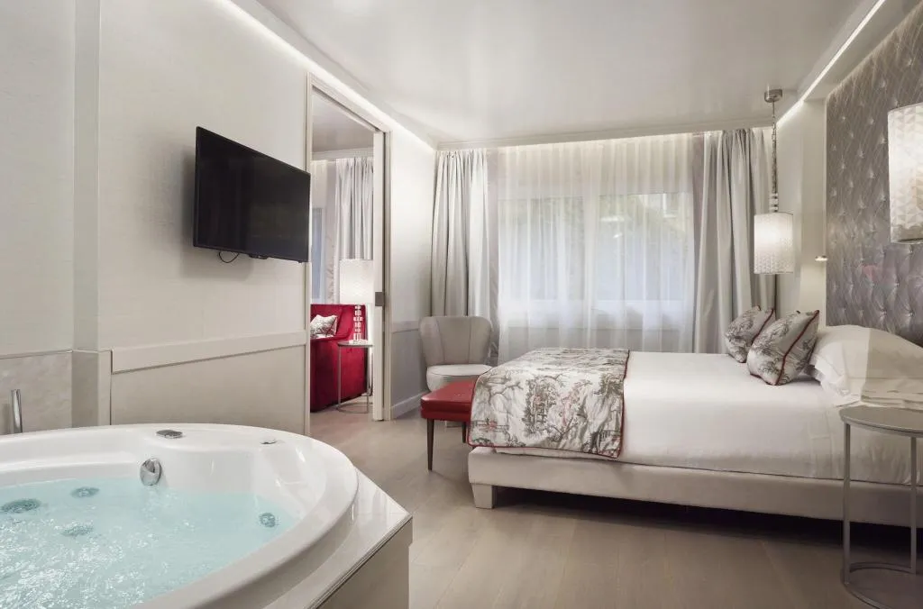 DOUBLE PREMIUM KING BED Room, Ponte Vecchio Suites & Spa, Florence