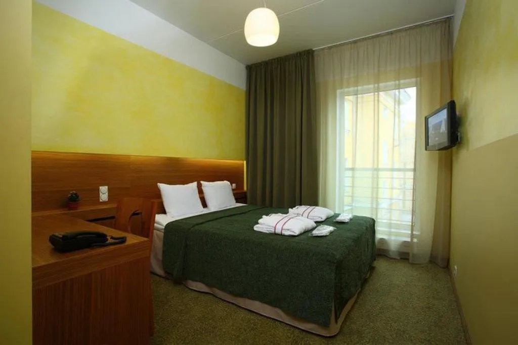Room, Bern, Tallinn