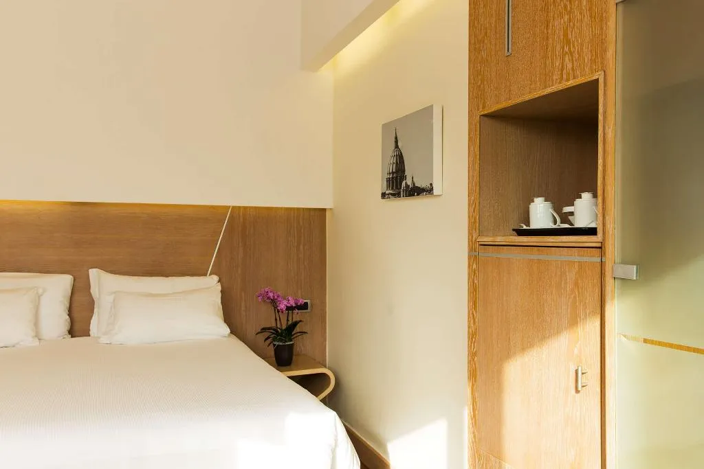 DOUBLE SUPERIOR KING BED Room, Hilton Garden Inn Rome Claridge, Rome