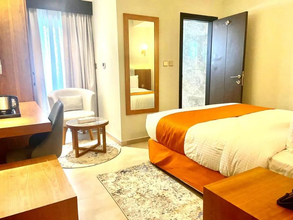 Double or Twin STANDARD Room, Concorde Palace Hotel, Dubai