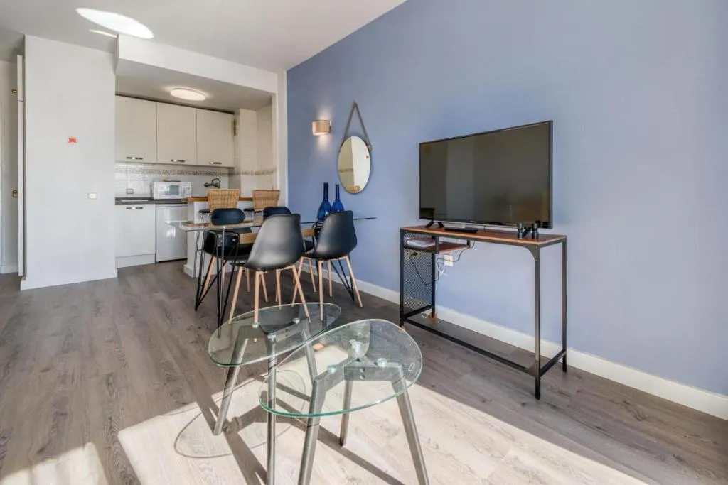 APARTMENT ONE BEDROOM WITH TERRACE Room, Holidays2Benal Beach, Costa Del Sol