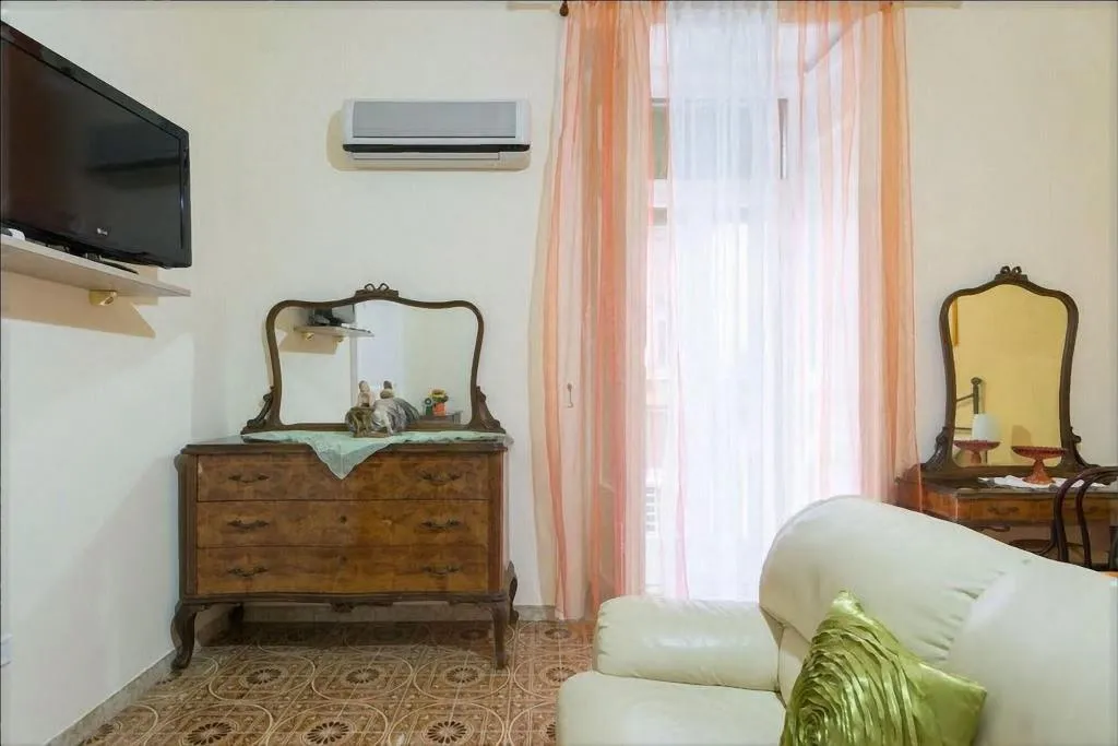 Room, Casa Mariella, Naples