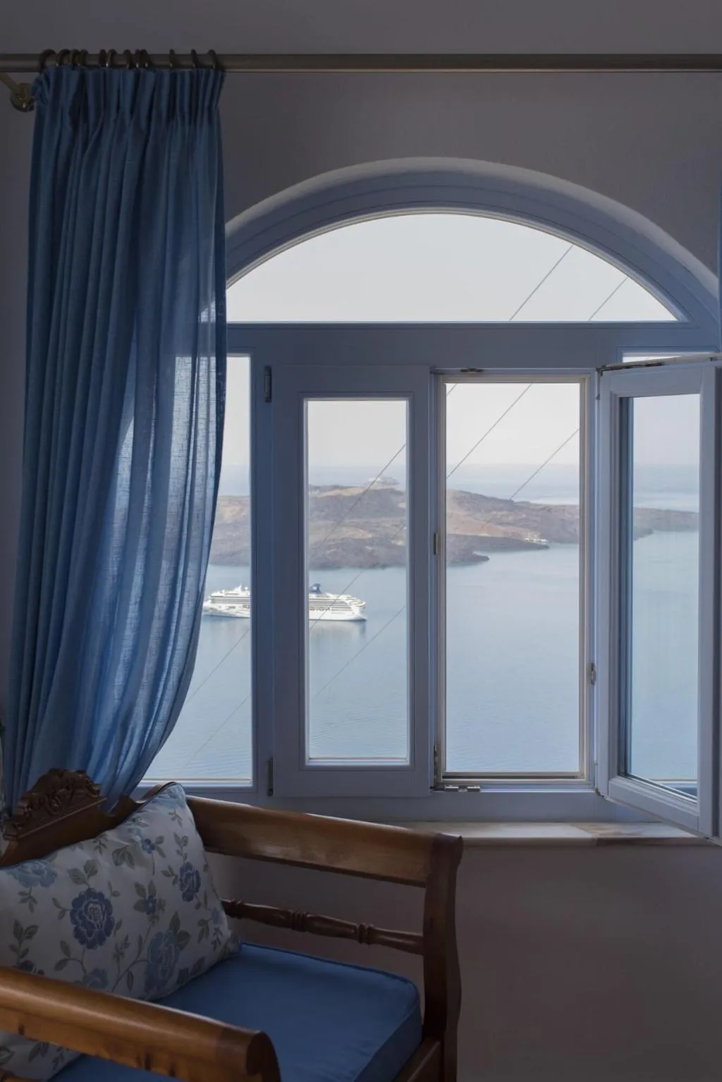 Room, Kastro Suites, Santorini