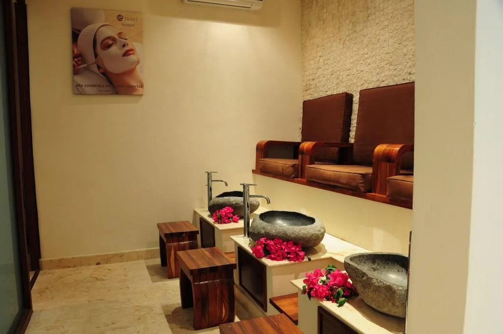 Sports and Entertainment, El Taj Ocean Front and Beachside Condo Hotel, Playa Del Carmen
