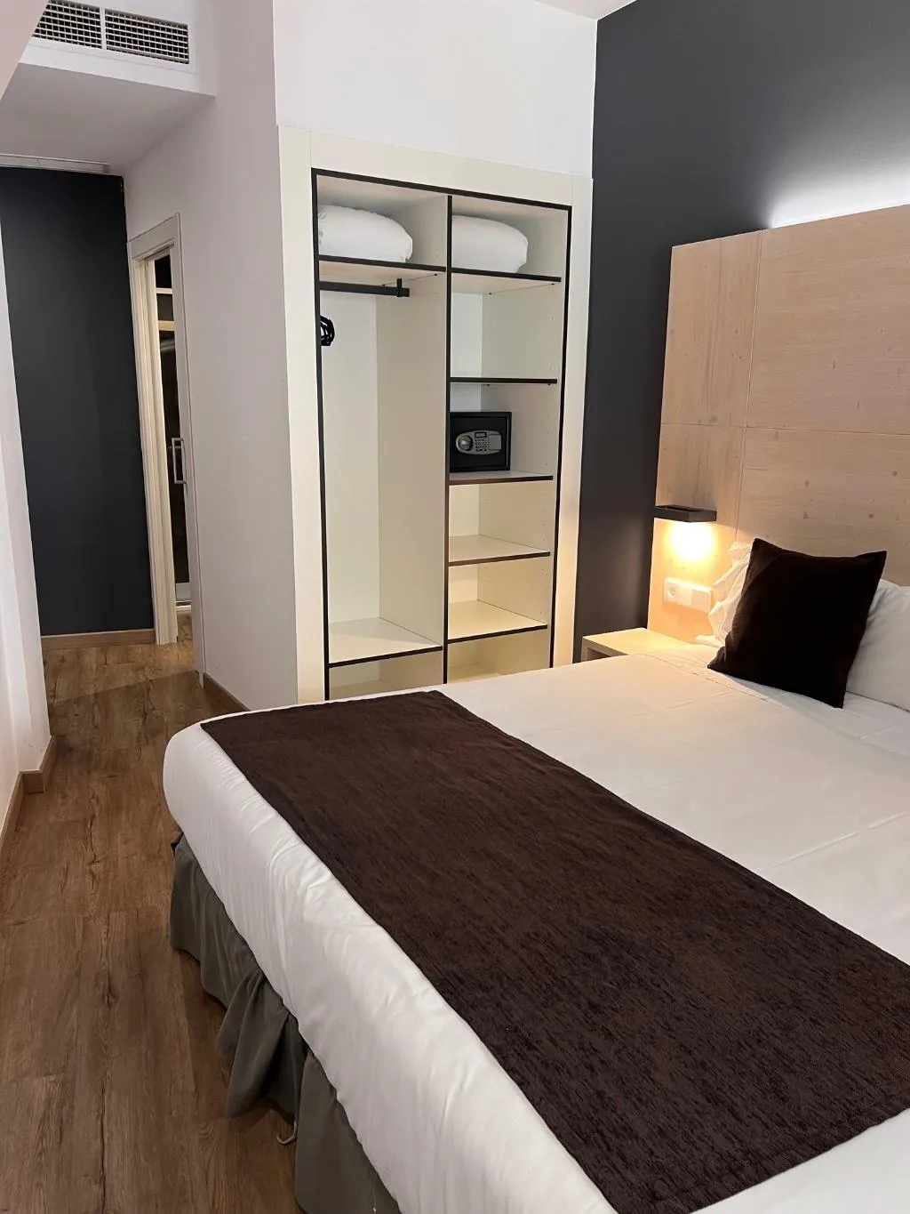 DOUBLE WITH DOUBLE BED Room, Hotel Travessera, Barcelona