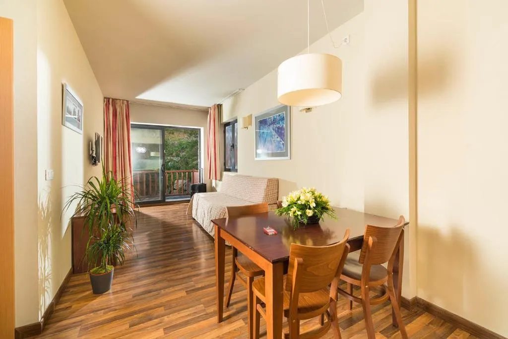 APARTMENT CAPACITY 4 Room, Guitart La Molina Aparthotel & Spa, Costa Brava
