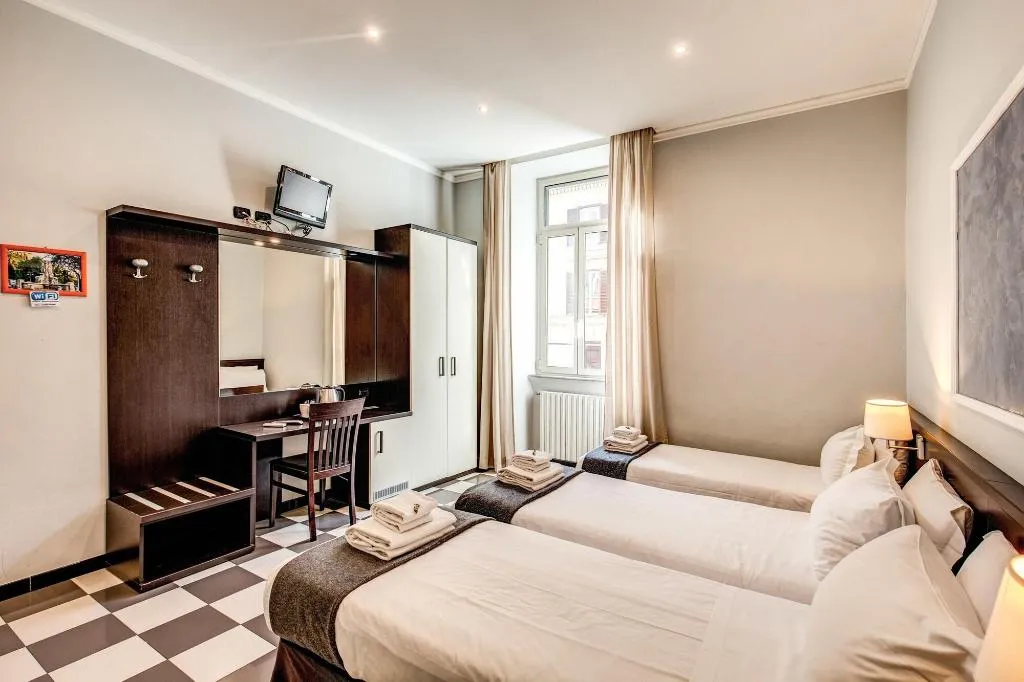 Room, Roma Da Noi, Naples
