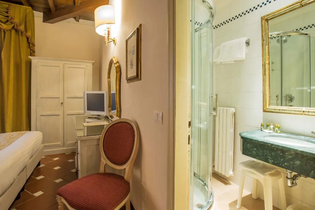 TWIN STANDARD Room, Atlantic Palace, Florence