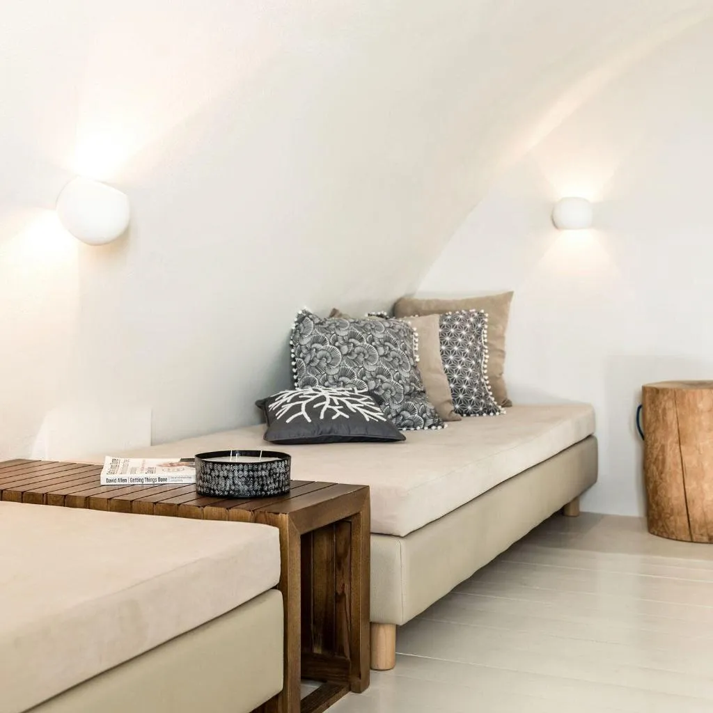 Room, West East Suites, Santorini