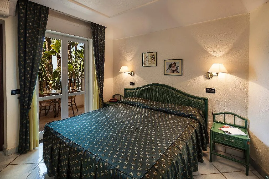 DOUBLE CLASSIC Room, Sorriso Thermae Resort & Spa, Naples