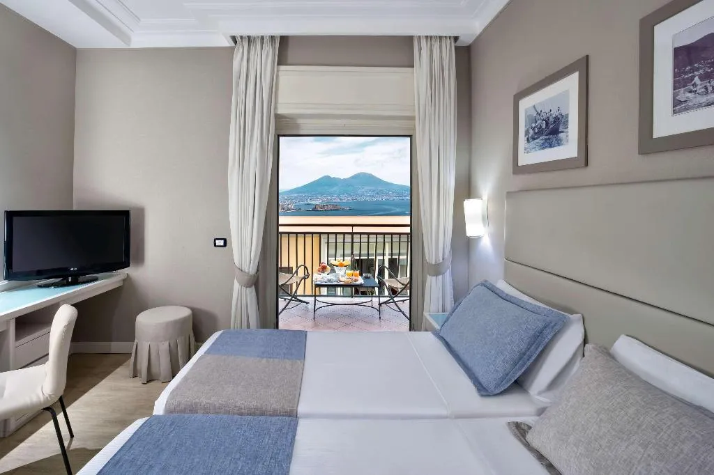 DOUBLE QUEEN SIZE BED Room, Hotel Paradiso, BW Signature Collection, Naples