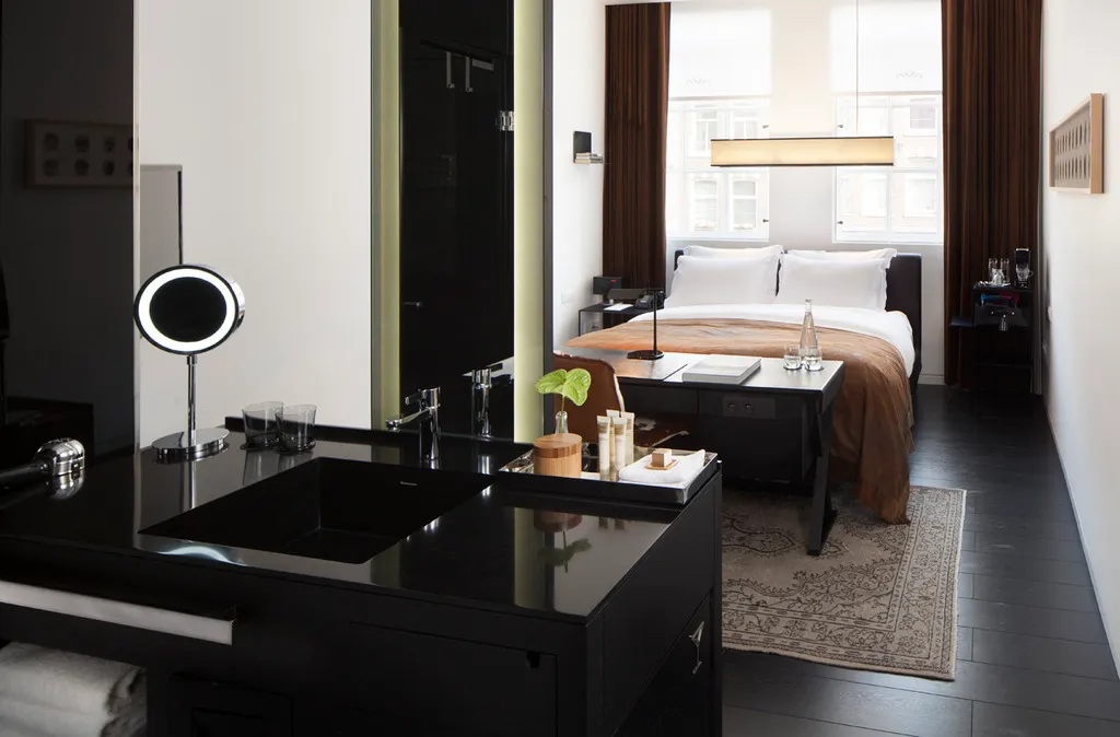 DOUBLE DELUXE Room, SIR Albert Hotel, part of Sircle Collection, Amsterdam