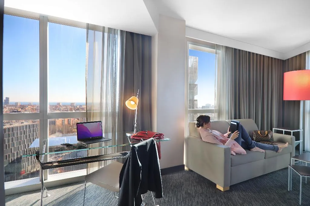 SUITE SUPERIOR QUEEN BED Room, Novotel Barcelona City, Barcelona