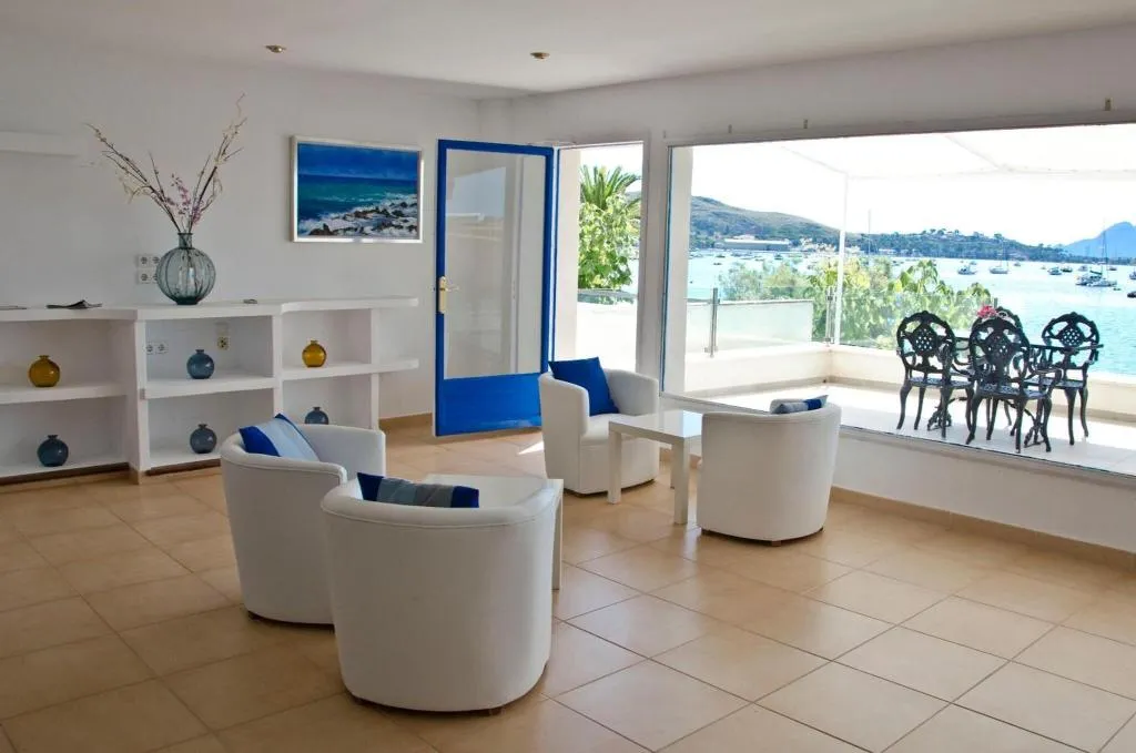 Lobby, Capri, Majorca