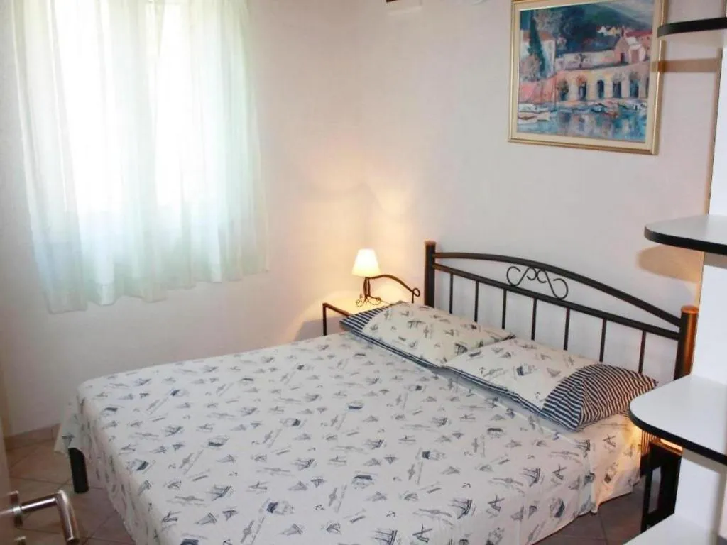 APARTMENT CAPACITY 5 Room, Olga, Split