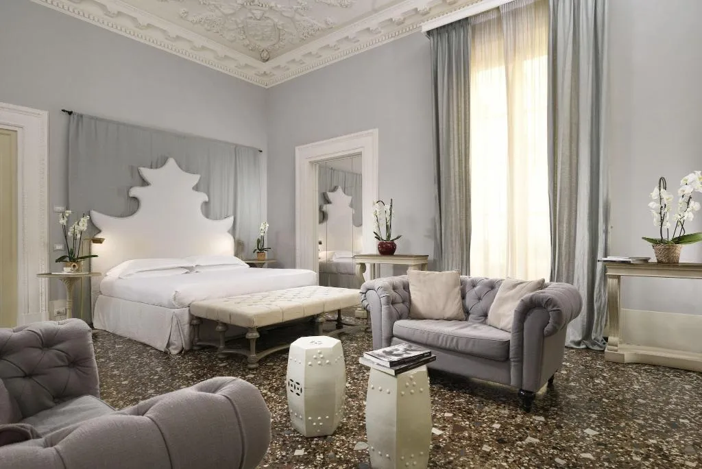 JUNIOR SUITE KING SIZE BED Room, Palazzo Di Camugliano, Florence