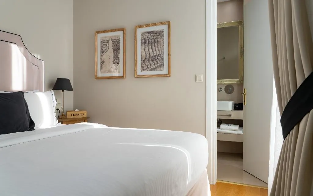 DOUBLE SUPERIOR Room, Ev 11 Athens, Athens