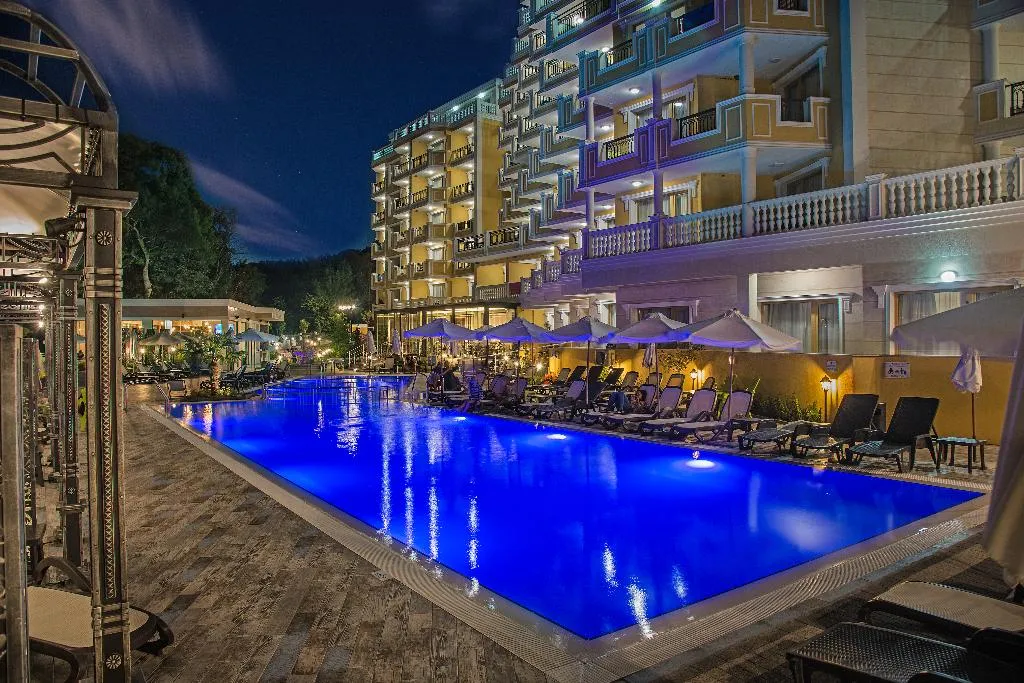 Pool, Marina Sands, Bourgas