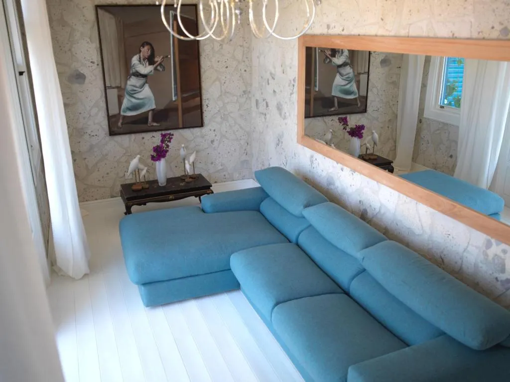 Room, Sabrina's Haus, Dalaman