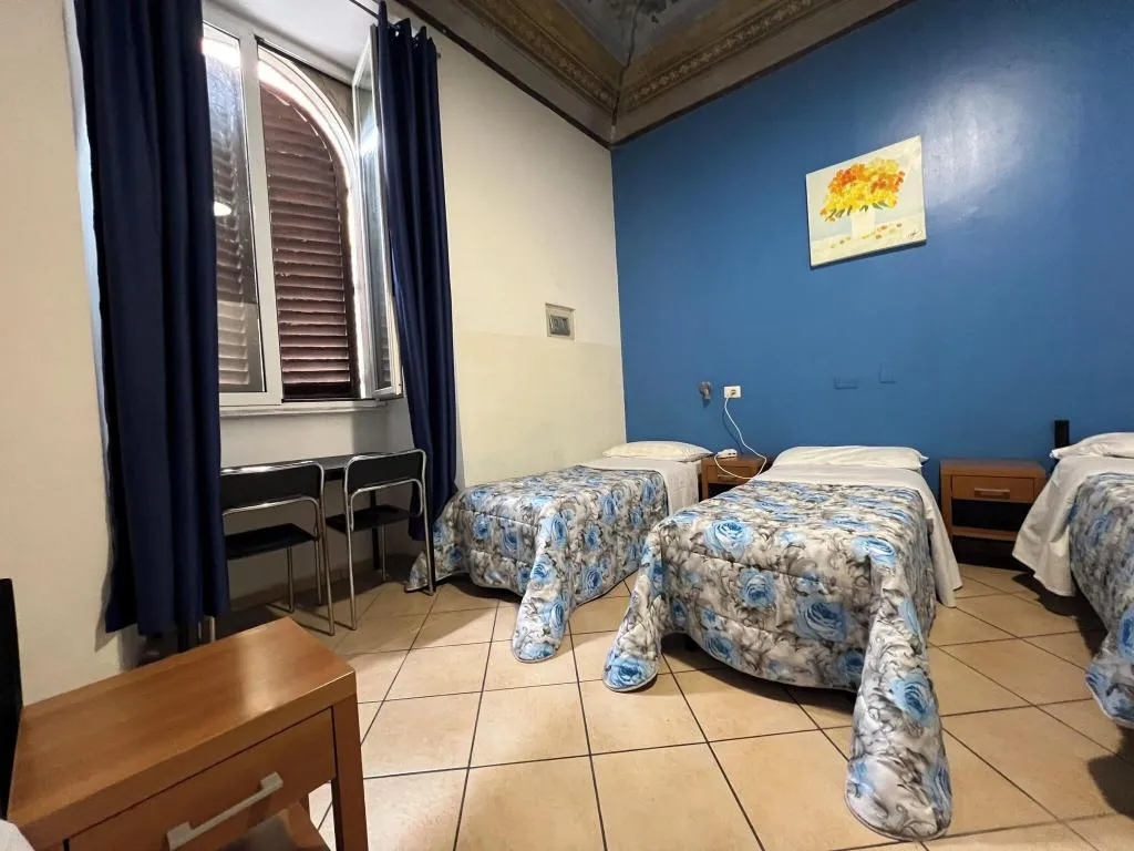 Room, Freedom Traveller, Naples