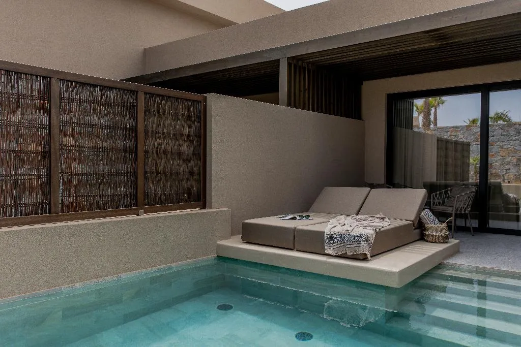 SUITE WITH PRIVATE POOL Room, Pnoe Breathing Life, Crete