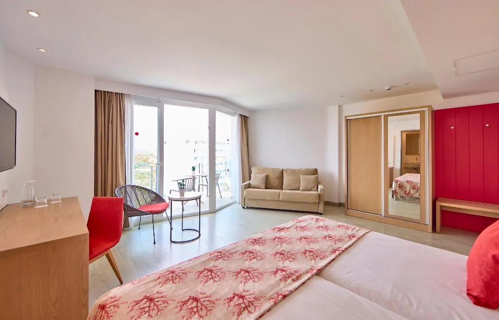 FAMILY ROOM STANDARD Room, Universal Hotel Perla, Majorca