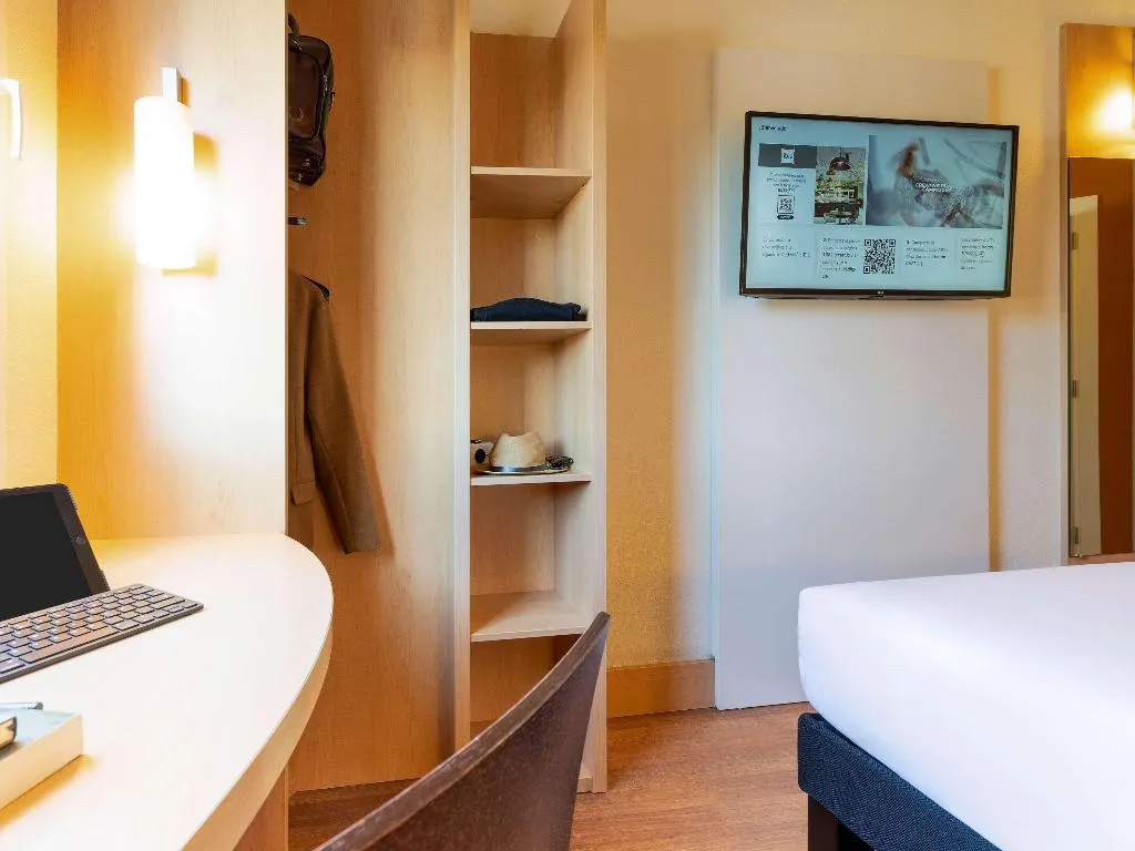 DOUBLE SUPERIOR Room, Ibis Madrid Calle Alcala, Madrid