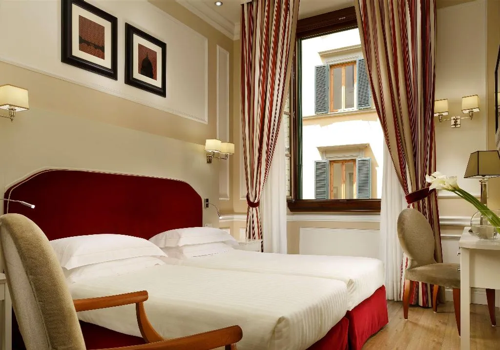 Room, Calzaiuoli, Florence