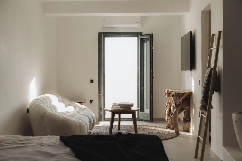 Room, Gazelle Living, Santorini