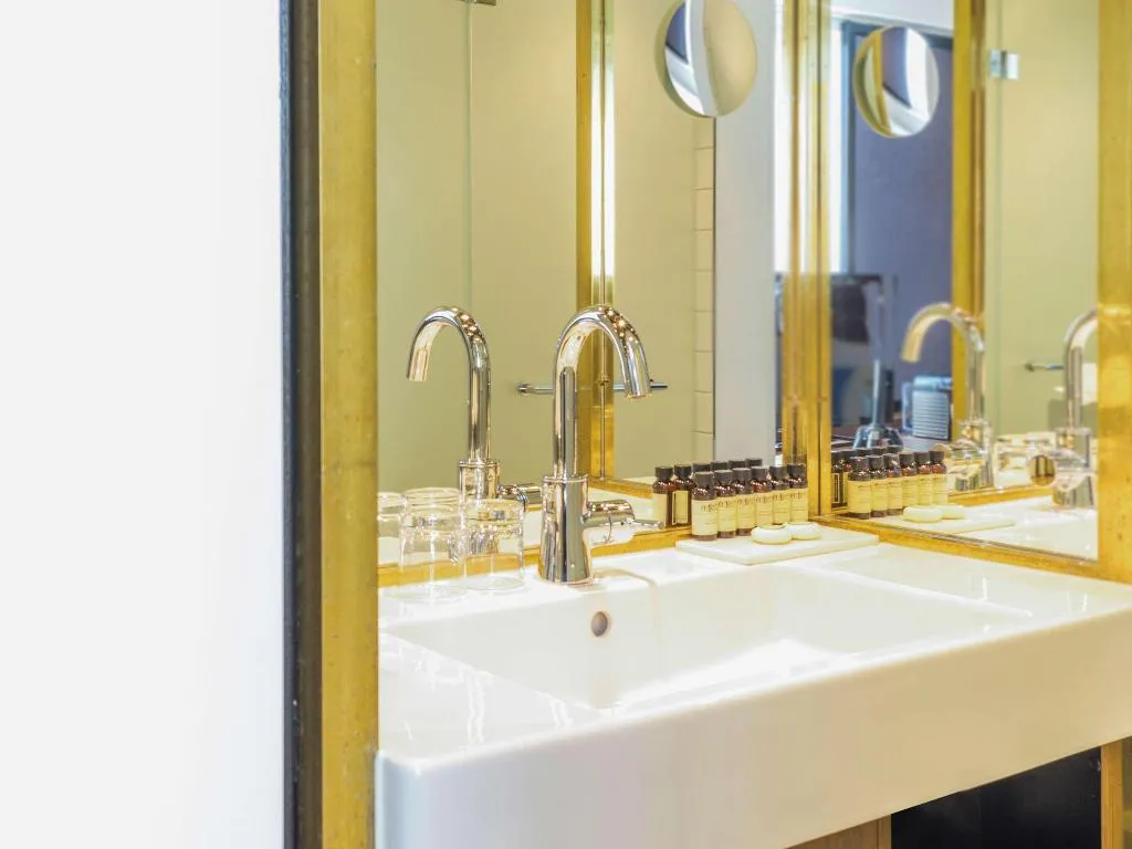 DOUBLE CLASSIC QUEEN BED Room, Ink Hotel Amsterdam - MGallery Collection, Amsterdam
