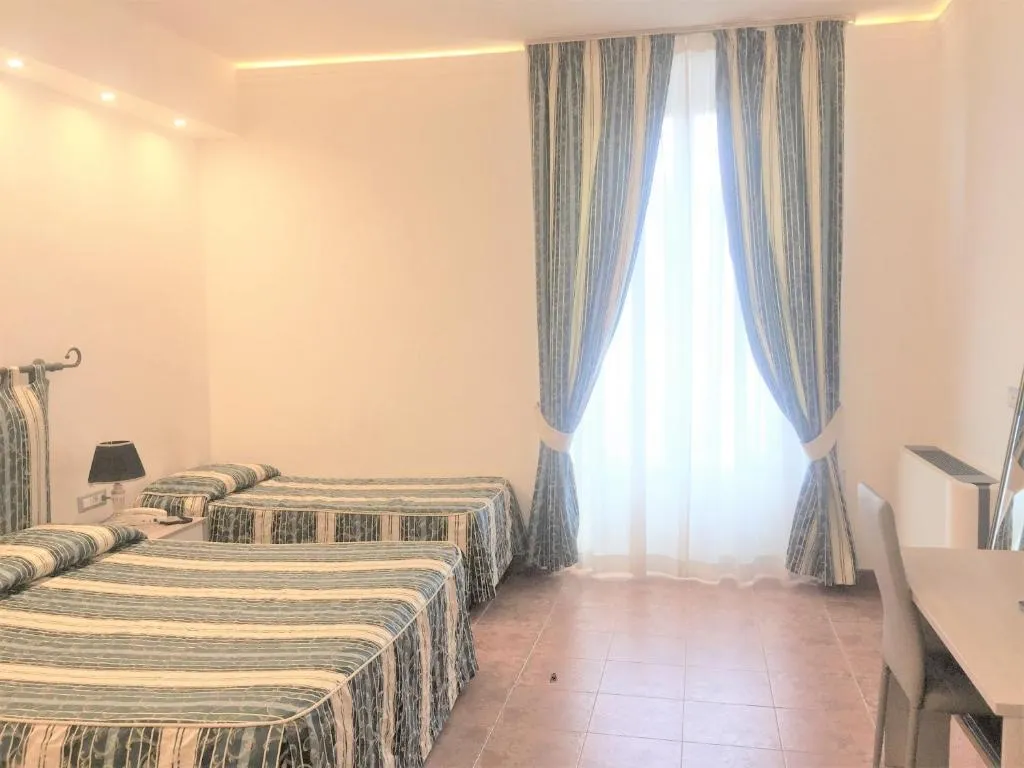 TRIPLE STANDARD Room, Alinari, Florence
