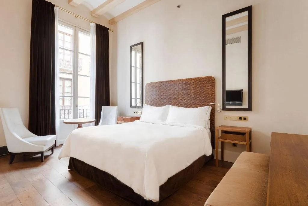 DOUBLE KING SIZE BED Room, Do: Placa Reial, Barcelona