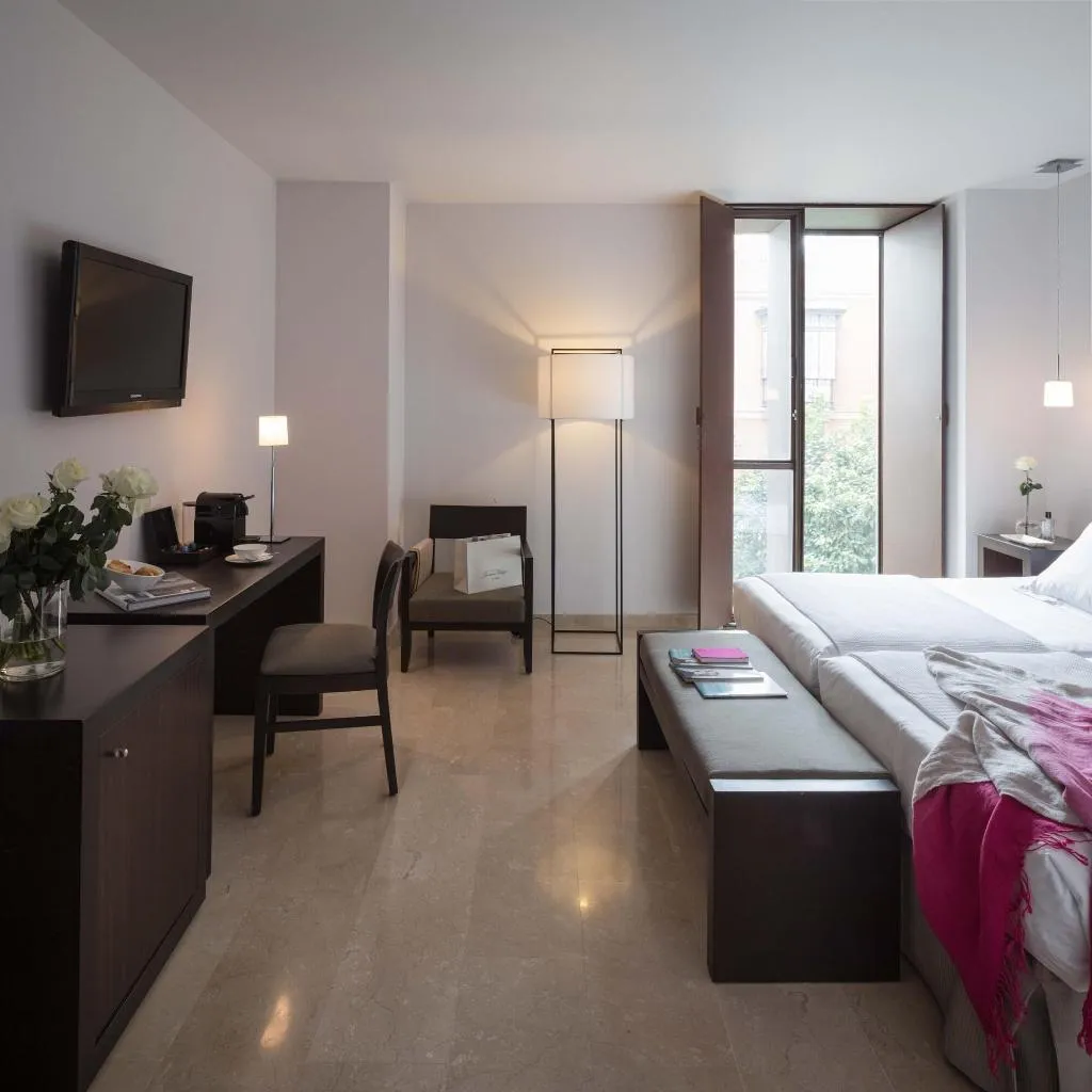 DOUBLE SUPERIOR QUEEN BED Room, Rey Alfonso X, Seville