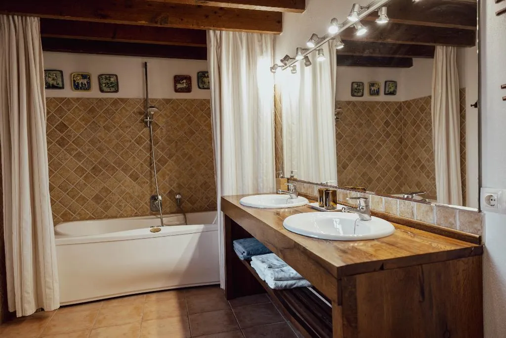 SUITE STANDARD Room, Ecoagroturismo Can Feliu, Majorca