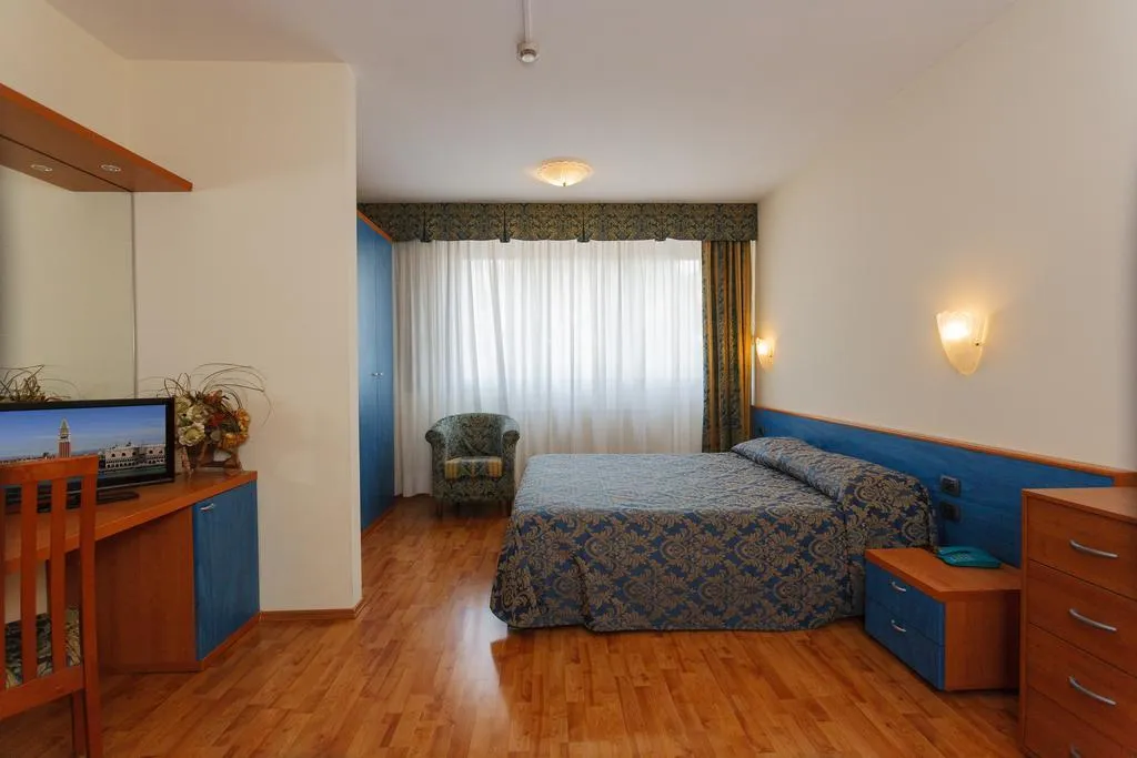 General view, Airmotel, Venice