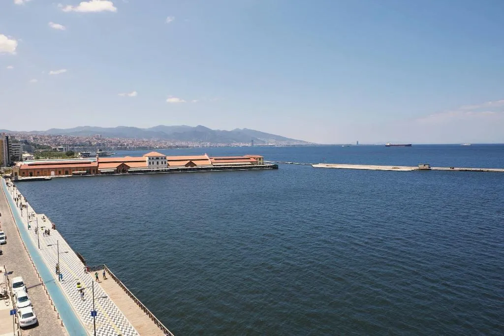 DOUBLE SEA VIEW KING BED Room, Izmir Marriott, Izmir