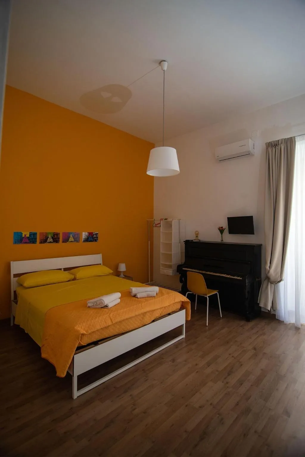Room, B&B Tarumbò, Naples
