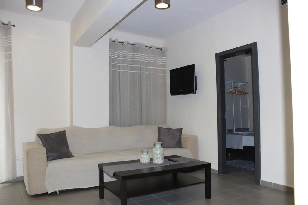 Room, Athens Way Lofts, Athens