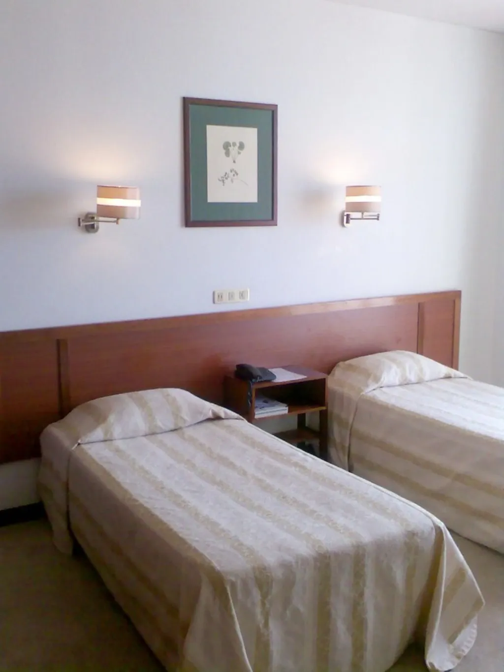 SINGLE STANDARD Room, Residencial Greco, Madeira
