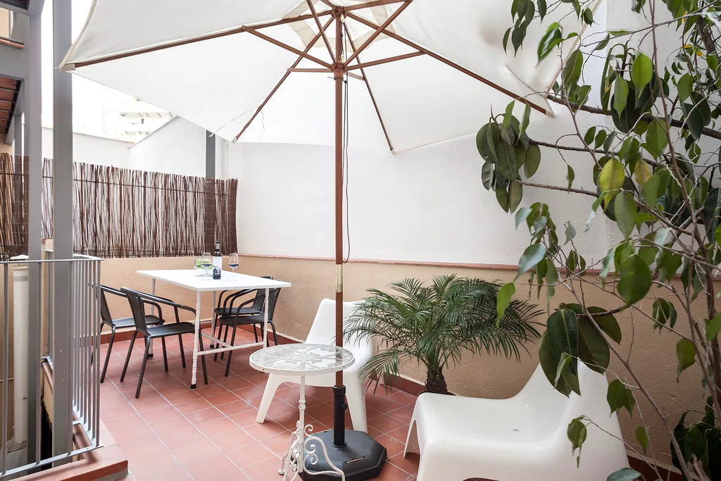 APARTMENT WITH TERRACE Room, Charming Flats by Aspasios, Barcelona