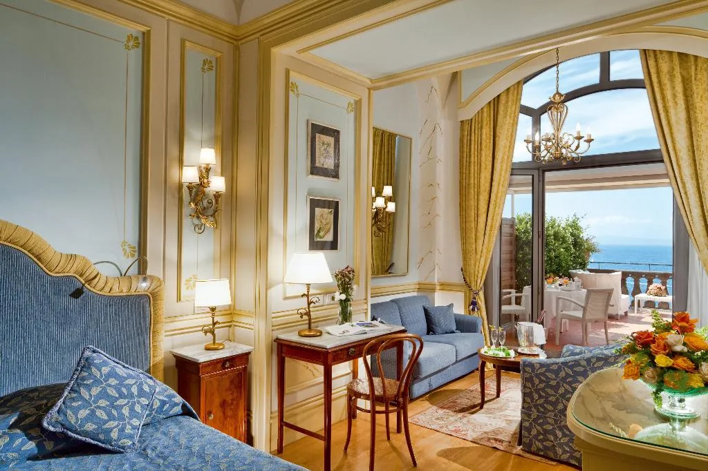 JUNIOR SUITE DELUXE Room, Grand Hotel Excelsior Vittoria Spa, Naples