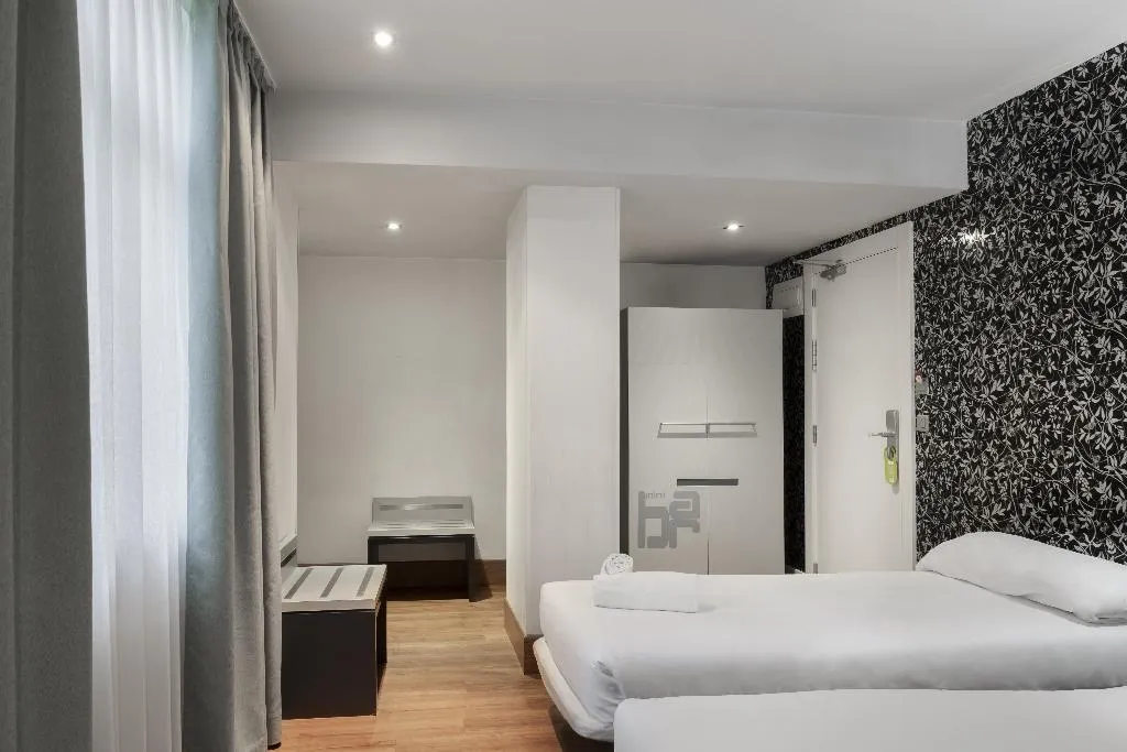 TRIPLE STANDARD Room, Petit Palace Plaza Mayor, Madrid