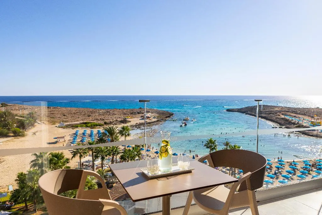 TWIN SEA FRONT Room, Chrysomare Beach Hotel & Resort, Cyprus