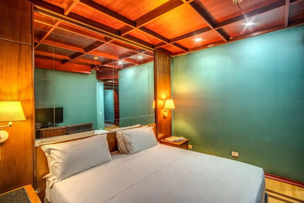 DOUBLE SUPERIOR QUEEN BED Room, Madison, Rome